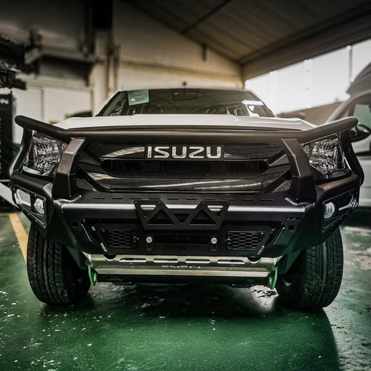 Full Bull Bar Isuzu D - Max from 2024 onwards complete with winch mount and foglight inserts - OEM indicators AFN